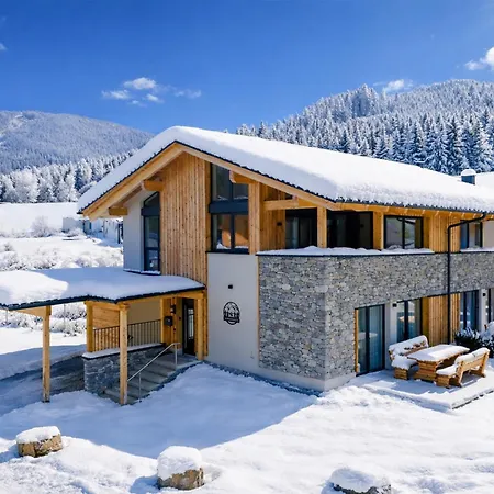 Almchalet Alpenglueck