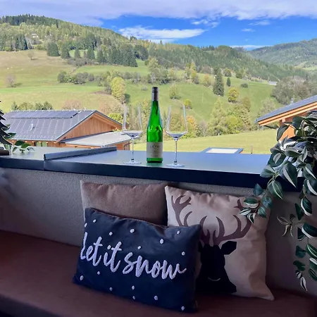 Almchalet Alpenglueck