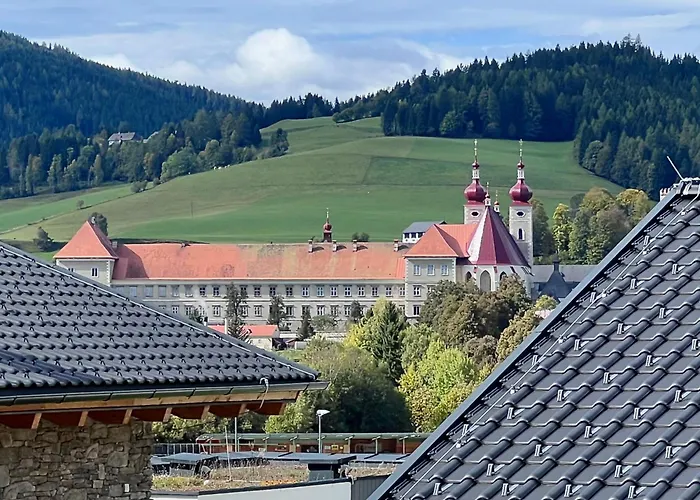 Almchalet Alpenglueck